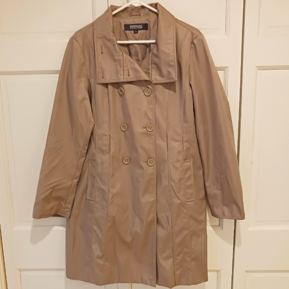 Kenneth Cole Reaction beige trenchcoat